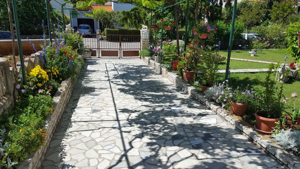 Apartments Paradiso พูลา ภายนอก รูปภาพ
